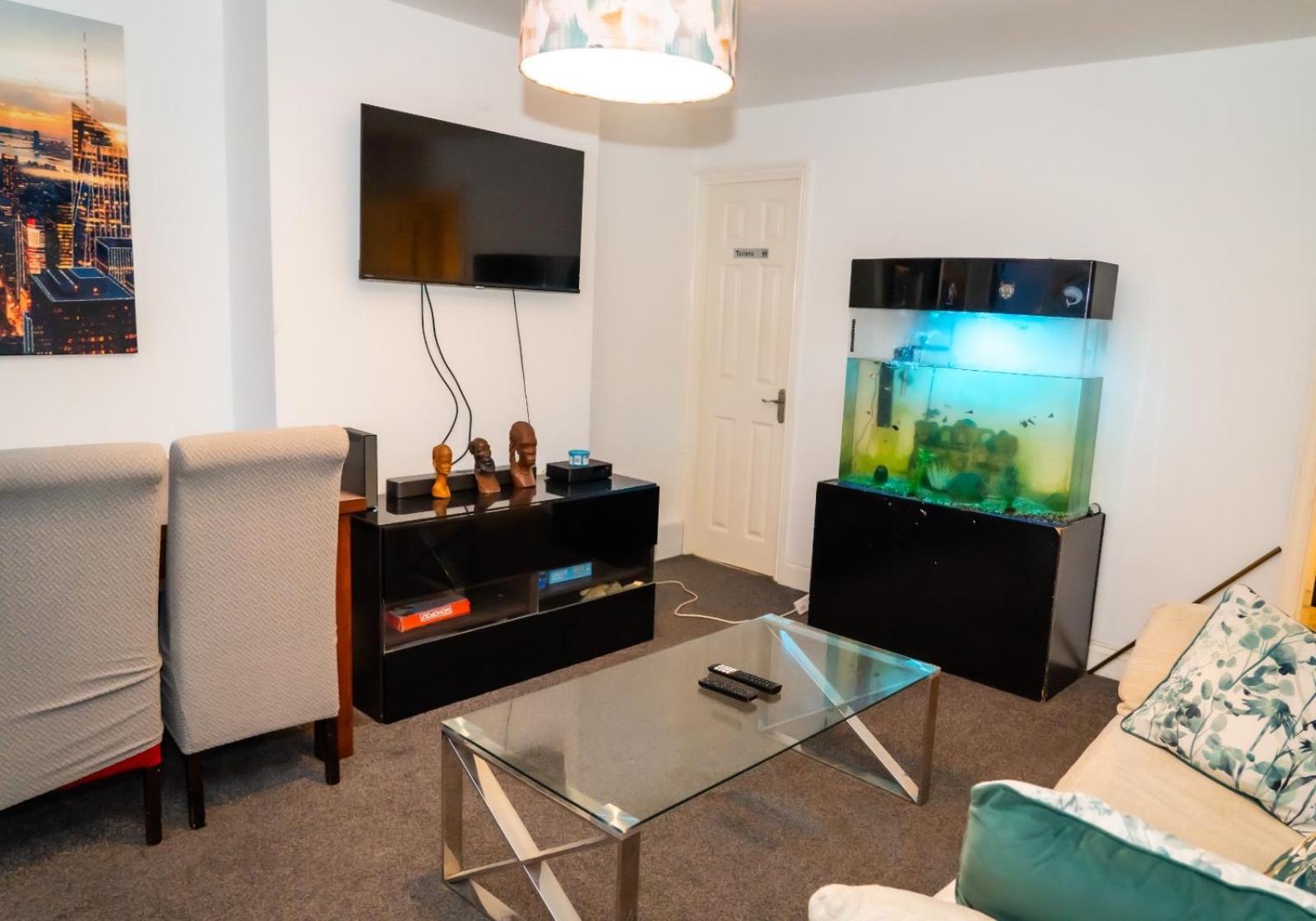 Sirius A Properties - 3 Bedrooms - - Amazing Hillside Views Of Derby City Centre - - Free Wifi - - Netflix - - Sky-Sports - - Monopoly - - Uno - - Cards Exterior foto